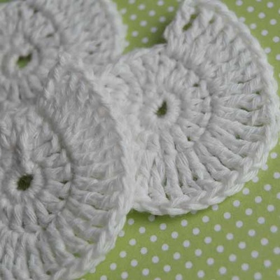 Вʼязана мушля ручної роботи, колір білий, розмір 4х5см, бавовна/льон