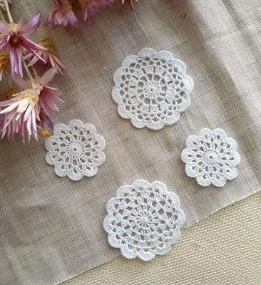 Затишний декор від LESHCHENKO - В’язані ажурні Міні-серветки у Набірі «Mini doilys» №58, 3cм - 4см, 4шт