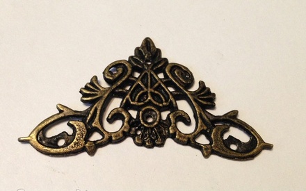 Уголок декоративный металлическй, старая латунь, 46х46 мм