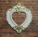 Гіпсова рамка від E.В.A - "Серце" біла з золотими візерунками, 7х5.8 см