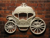 Пластиковое украшение от Е.В.A - Карета, белая, 7х5см