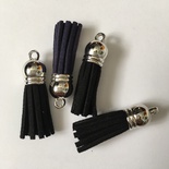 Подвеска - Кисточка из замши с серебристым наконечником, 35х10 мм, цвет черный
