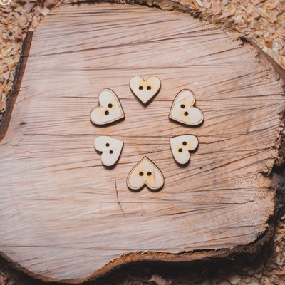 Деревʼяна вирубка від Вензелик - Набір ґудзиків 02, 45x36 мм