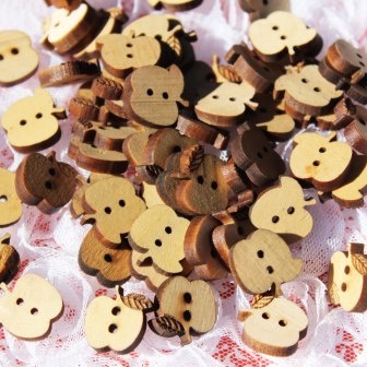 Деревʼяний гудзик "Яблучко", 1 шт.