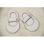 Чипборд Scrapiniec - Взуття босоножки дівчинки без прикрас і застібок широкої з прорізами