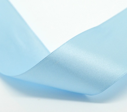 Атласна стрічка Skyblue, колір блакитний, ширина 40 мм, довжина 90 см