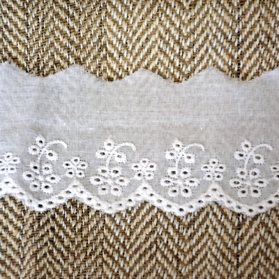 Мереживо шиття, колір білий натуральний, 100% бавовна, ширина 5см, довжина 45см