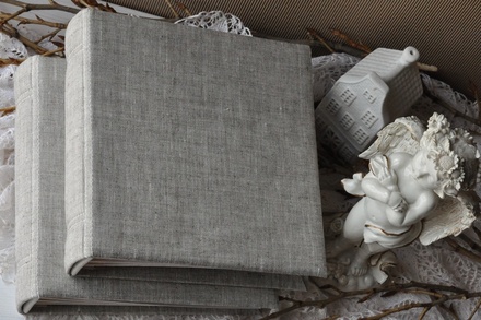 Альбом от Светланы Ковтун в классическом переплете с тканевым покрытием, лен серый, 20х20 см, 5 разворотов, расст. 7 мм