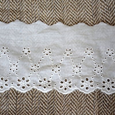 Мереживо шиття, колір білий натуральний, 100% бавовна, ширина 8 см, довжина 45см