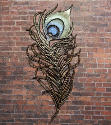 Пластикове перо розписане фарбою і воском від E.В.A., 14x6,5см