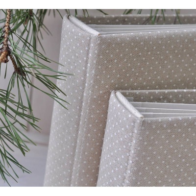 Альбом от Светланы Ковтун в классическом переплете с тканевым покрытием, лен горошек, 20х20 см, 4 разворота, расст. 1 см