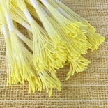 Тайские тычинки с удлиненными светло-желтыми головками, в пучке 46-52 шт.