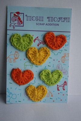 Вʼязані прикраси від Pony Polly - Сердечки, 6 шт., помаранчеві, жовті, салатові, розмір упаковки 7,5x11 см