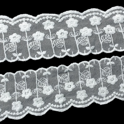 Кружево с цветочным узором, ширина 6 см, длина  90 см.