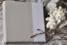 Альбом от Светланы Ковтун в класс. переплете с ткан. покрытием, лен комбинир. верт. серый гор. и белый, 20х20 см, 5 разворотов, расст. 7 мм