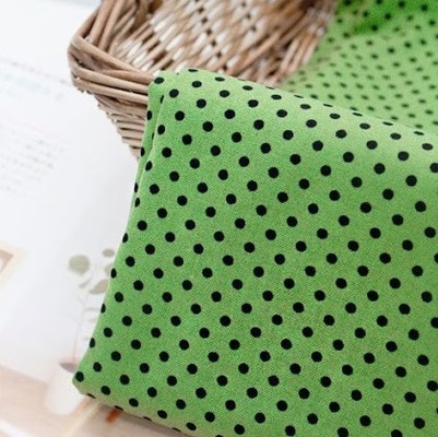 Цветной хлопок темно-зеленый в черный горошек, размер:45х55см