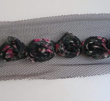Стрічка з хвилястими трояндами, колір: чорний, ширина 60 мм, 30 см