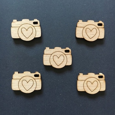 Деревʼяна фігурка WOOD-134 - Фотоапарат з сердечком, 1 штука