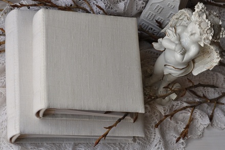 Альбом от Светланы Ковтун в классическом переплете с тканевым покрытием, лен молочный, 20х20 см, 5 разворотов, расст. 7 мм
