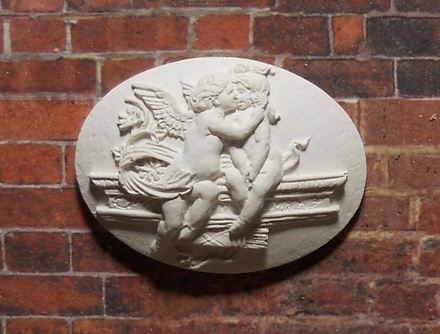 Гіпсова камея "Поцілунок ангела" від E.В.А, 3,8см