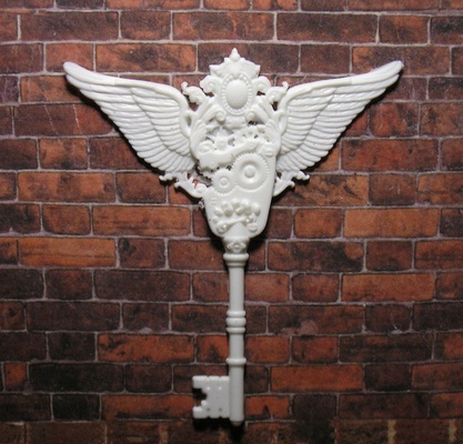 Пластиковое украшение от Е.В.A - Ключ "Стипманк", белый, 6.7х6см