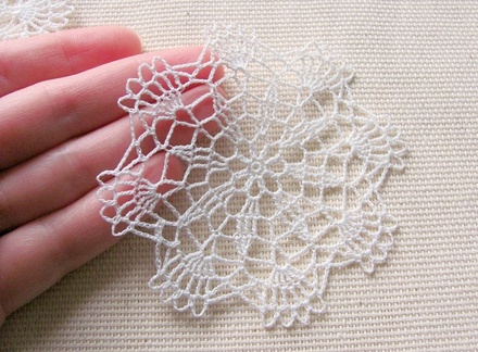 Уютный декор от LESHCHENKO-Вязаный круглый  ажурный мотив "Салфетка №17" , 8см,  1ш