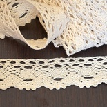 Мереживо бавовняне, в’язане, колір бежевий, ширина 2.5см, довжина 90 см
