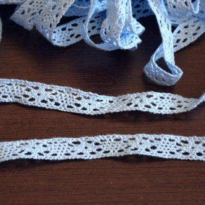 Мереживо бавовняне, в’язане, колір блакитний, ширина 1.2см, довжина 90 см