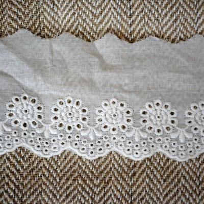 Мереживо шиття, колір білий натуральний, 100% бавовна, ширина 7 см, довжина 45см