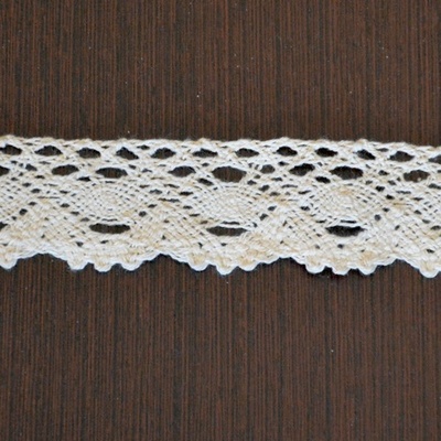 Мереживо бавовняне, в’язане, колір бежевий, ширина 2.5см, довжина 90 см