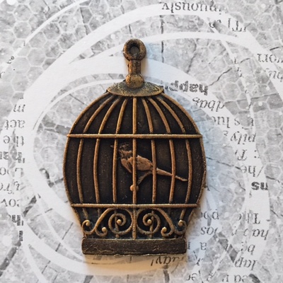 Пластикова прикраса "Пташка в клітці" під античне золото від E.В.A., 5,5x3,7см, 1 шт.
