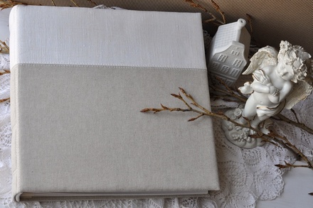 Альбом от Светланы Ковтун в классическом переплете с тканевым покрытием, лен комбинир. гориз. молочный и пес.-серый, 30х30 см, 4 разворот, расст. 1 см