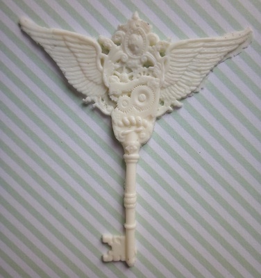 Гнучкі пластикові фігурки - ключ з крилами, 7x6см