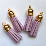 Подвеска - Кисточка из замши с золотым наконечником, 35х10 мм, цвет сиреневый