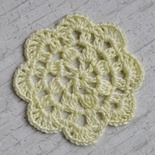 Вязаная салфетка ручной работы, цвет "шампань", 9см