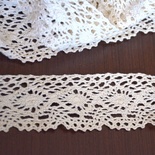 Мереживо бавовняне, в’язане, колір бежевий, ширина 5см, довжина 90 см