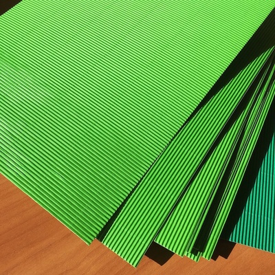 Картон гофрований дрібний, щільність 300г, розмір 20х30см, колір світло-зелений