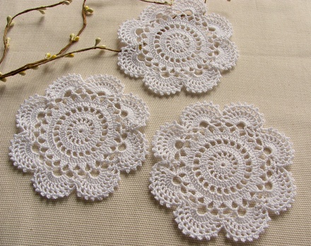 Уютный декор от LESHCHENKO- Вязаный круглый  ажурный мотив "Alexa" , 12,5см,  1шт