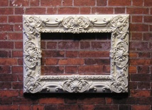 Гіпсова прямокутна рамка з завитками від E.В.A., 7.2x5.3 см