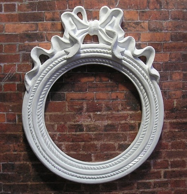 Рамочка гіпсова від E.В.A - Кругла з бантиком, 10. x8 см