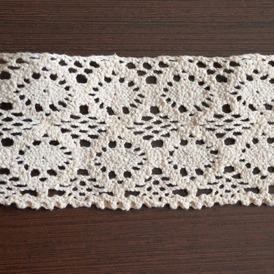 Мереживо бавовняне, в’язане, колір бежевий, ширина 7.5см, довжина 90 см