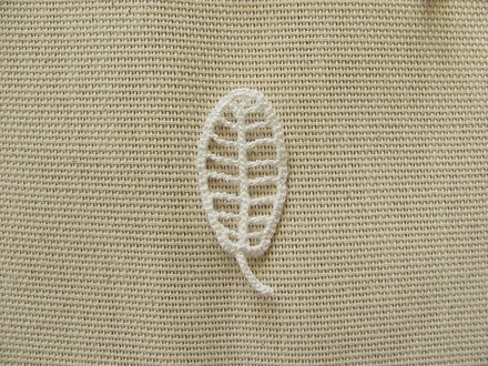 Уютный декор от LESHCHENKO - Вязаный ажурный листочек "Ясень", 1 шт.