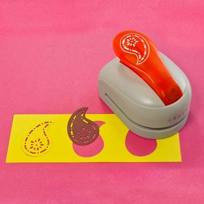 Фигурный дырокол Tonic Studios - Multi-Detail Punch Leaf - Листик, Огурец, 725E