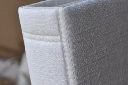 Альбом от Светланы Ковтун в класс. переплете с ткан. покрытием, лен комбинир. гориз. серый и белый, 30х30 см, 7 разворотов, расст. 7 мм