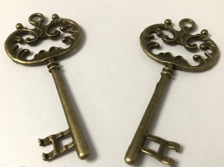 Металлический ключик, старая латунь, 70х30мм