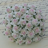 Открытые розочки, цвет белый с нежно-розовой серединкой, диаметр - 10мм, 10 шт.