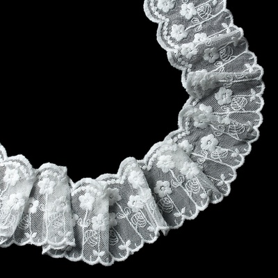 Кружево с цветочным узором, ширина 6 см, длина  90 см.