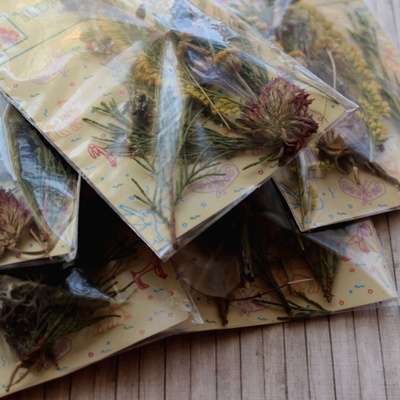 Набор сушеных хвойных веточек и лепестков