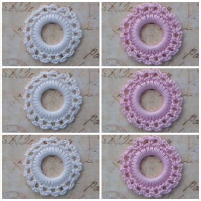 Вʼязаний мотив від Allmacraft - фішки ажурні у множині, білі і рожеві, 3.5см, 6 штук