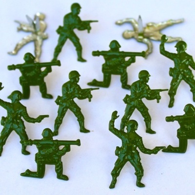 Набір брадсів Eyelet Outlet - Army Men Brads, 12